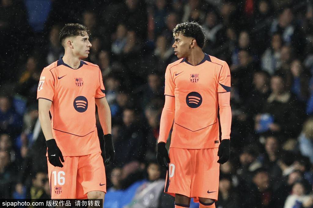 西甲-拉什福德破门 巴萨3进球被吹1-2皇家社会1分领跑